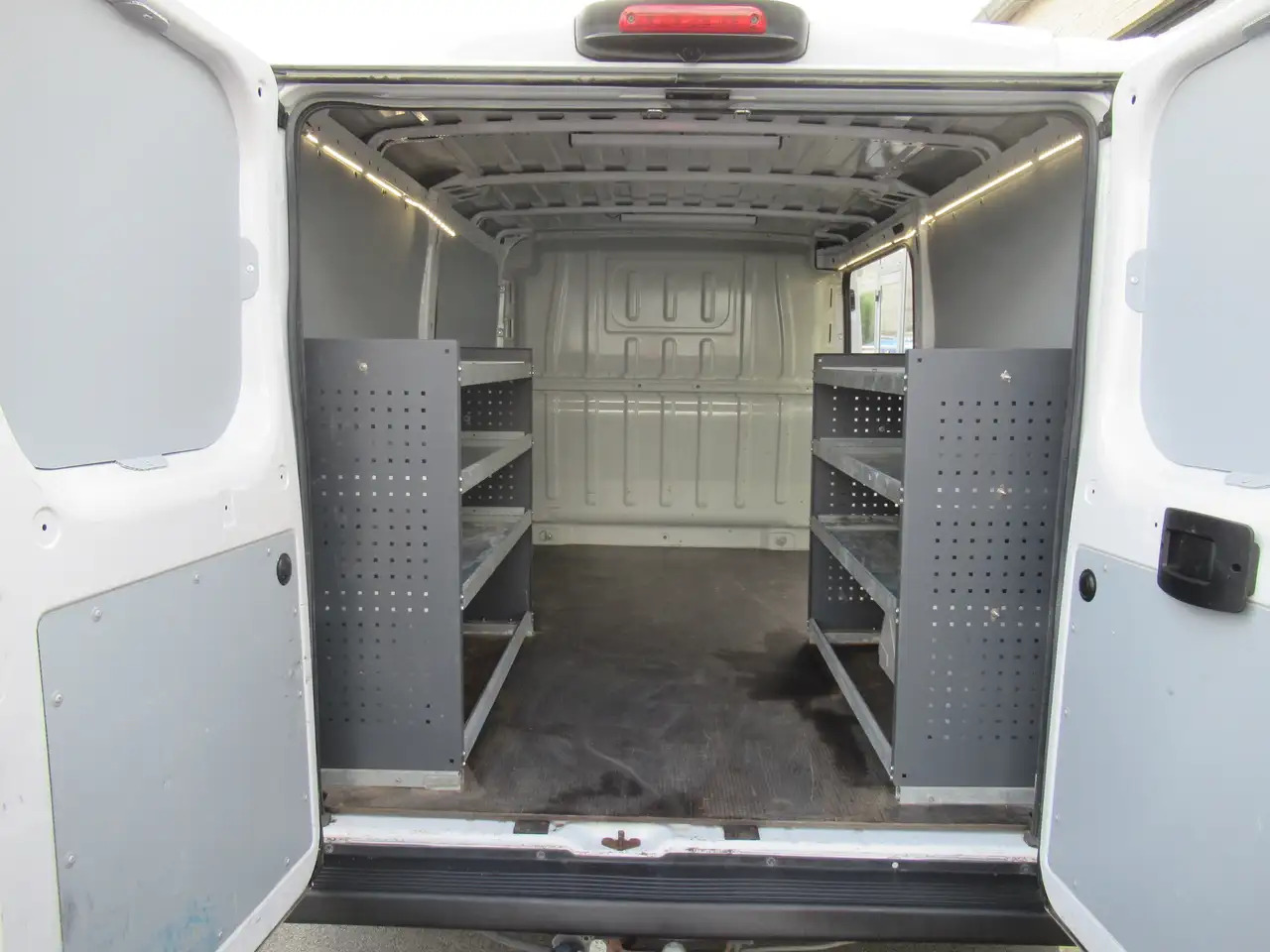 Opel Movano L2H1, cruise airco navi 17900€+tva - Furgon: slika 5 Opel Movano L2H1, cruise airco navi 17900€+tva - Furgon: slika 5