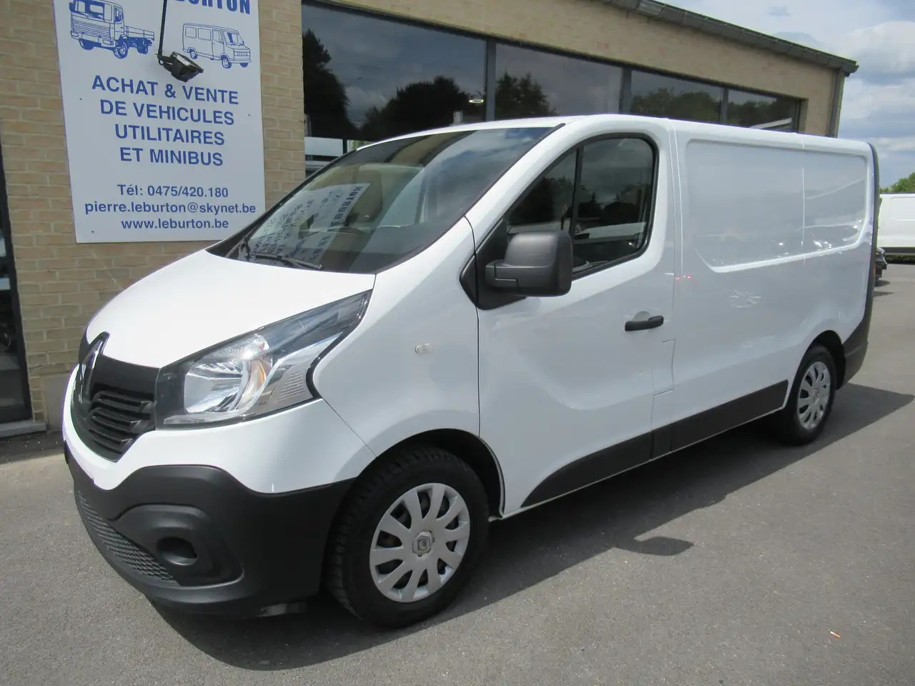 Renault Trafic CLIM AIRCO NAVI 11400€+TVA/BTW - Mali kombi: slika 1 Renault Trafic CLIM AIRCO NAVI 11400€+TVA/BTW - Mali kombi: slika 1