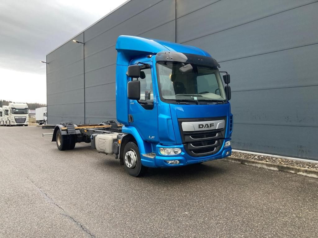DAF LF 210 FA Standheizung / 5.00m Rd / 7.490kg DAF LF 210 FA Standheizung / 5.00m Rd / 7.490kg - Kamion sa golom šasijom i zatvorenom kabinom: slika 3 DAF LF 210 FA Standheizung / 5.00m Rd / 7.490kg DAF LF 210 FA Standheizung / 5.00m Rd / 7.490kg - Kamion sa golom šasijom i zatvorenom kabinom: slika 3