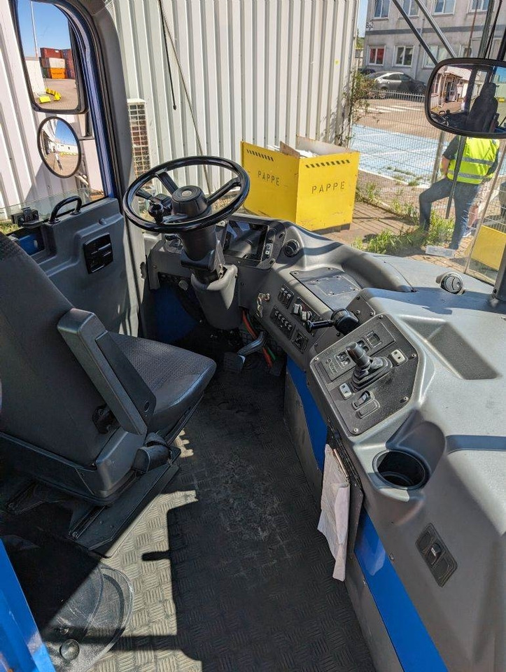 Kalmar T2 - Terminalni traktor: slika 4 Kalmar T2 - Terminalni traktor: slika 4