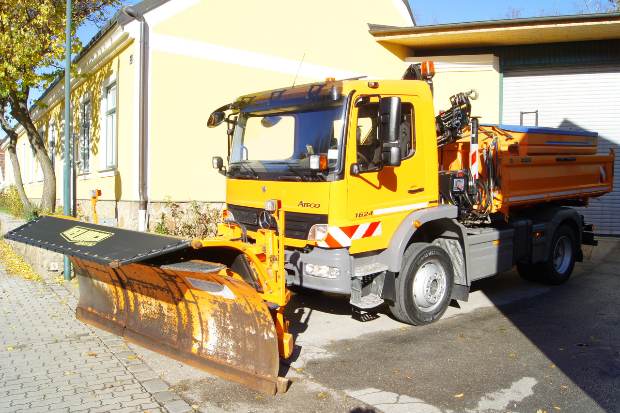 MERCEDES-BENZ ATEGO 1624 4x4/TÜV/Euro 5/HIAB/MEILLER/Winterdienst/Streuer/Schneepflug - Kamion sa dizalicom: slika 2 MERCEDES-BENZ ATEGO 1624 4x4/TÜV/Euro 5/HIAB/MEILLER/Winterdienst/Streuer/Schneepflug - Kamion sa dizalicom: slika 2