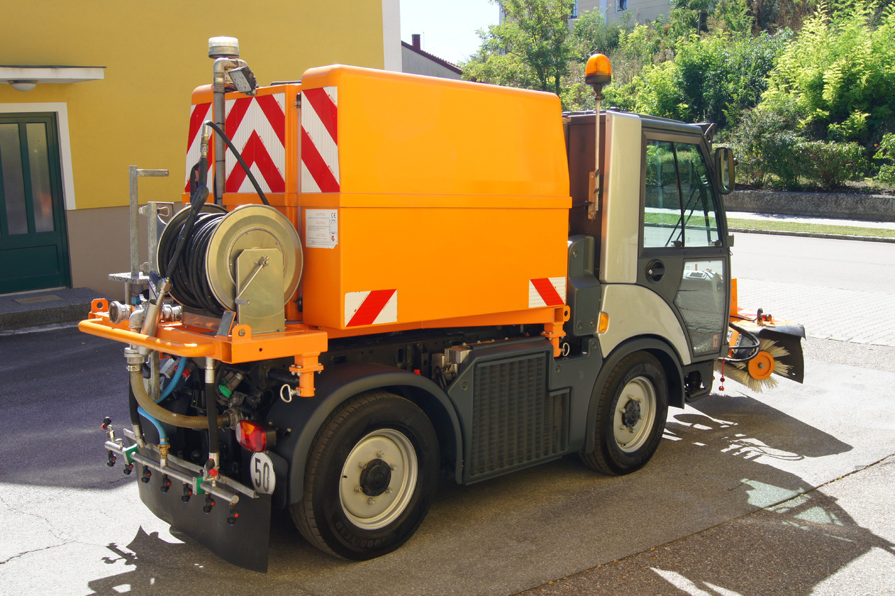 MULTICAR TREMO X56 Carrier CS/4x4/Euro 5/Besen/Wasserfass - Vozilo za čišćenje snega: slika 4 MULTICAR TREMO X56 Carrier CS/4x4/Euro 5/Besen/Wasserfass - Vozilo za čišćenje snega: slika 4