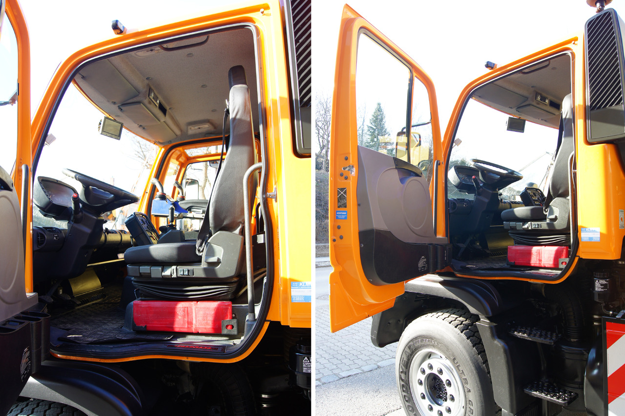 Interior photo 1: Istovarivač UNIMOG Unimog U 400/Hydrostat/Mähtür +MULAG MHU 800