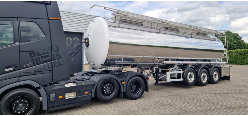 Magyar 32000 liter levensmiddelen tankoplegger NEW/NIEUW/NEU - Poluprikolica cisterna: slika 1 Magyar 32000 liter levensmiddelen tankoplegger NEW/NIEUW/NEU - Poluprikolica cisterna: slika 1