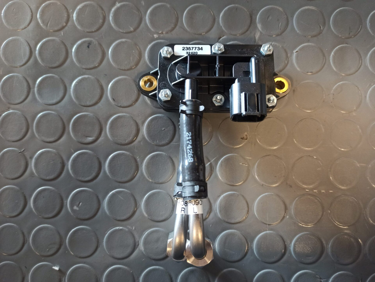 SCANIA DIFFERENTIAL PRESSURE SENSOR - 2357734 - Senzor za Kamion: slika 1 SCANIA DIFFERENTIAL PRESSURE SENSOR - 2357734 - Senzor za Kamion: slika 1