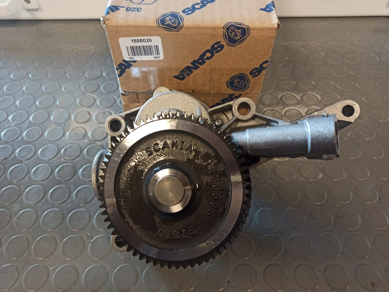 SCANIA OIL PUMP - 1888026 - Pumpa za ulje za Kamion: slika 1 SCANIA OIL PUMP - 1888026 - Pumpa za ulje za Kamion: slika 1