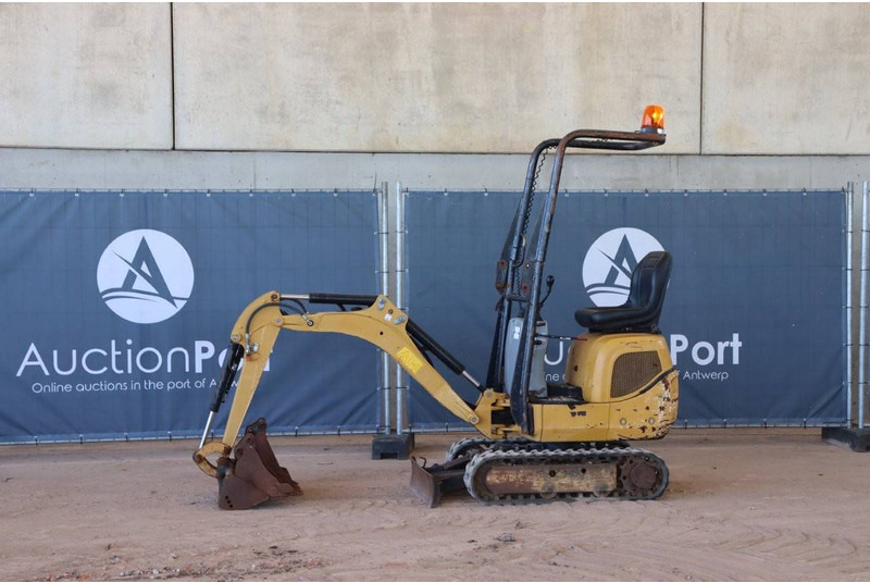 Caterpillar 300.9D - Mini bager: slika 1 Caterpillar 300.9D - Mini bager: slika 1