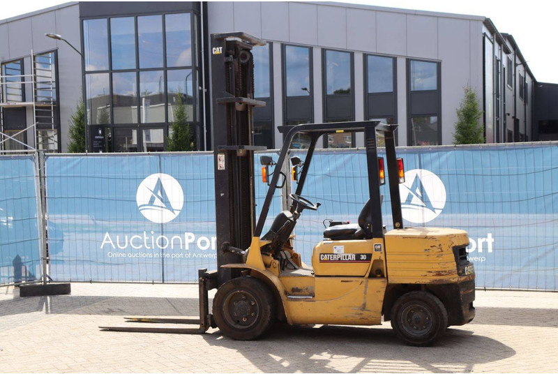 Caterpillar DP30 - Dizel viljuškar: slika 3 Caterpillar DP30 - Dizel viljuškar: slika 3