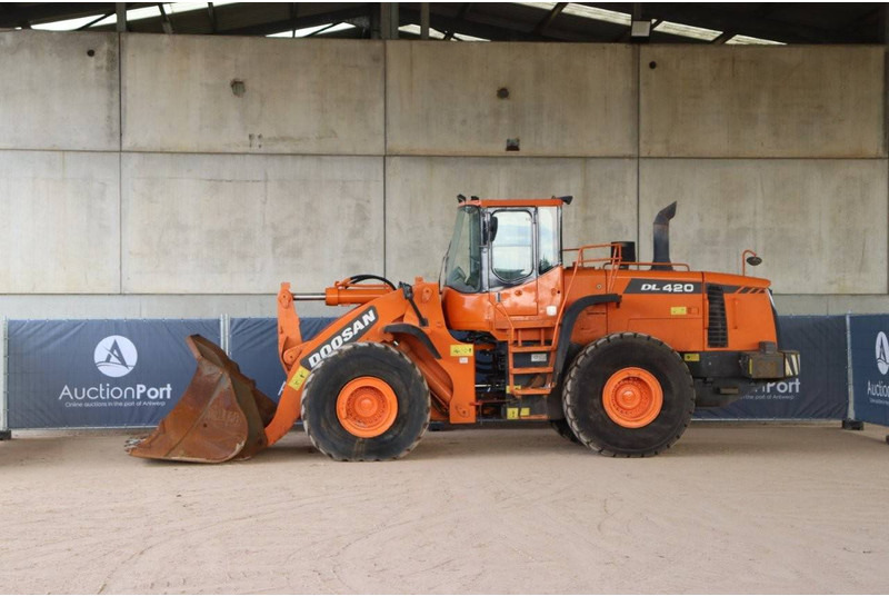 Doosan DL420 - Utovarivač točkaš: slika 1 Doosan DL420 - Utovarivač točkaš: slika 1
