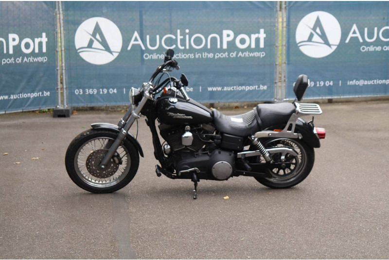 Harley-Davidson Dyna Street Bob - Motocikl: slika 1 Harley-Davidson Dyna Street Bob - Motocikl: slika 1