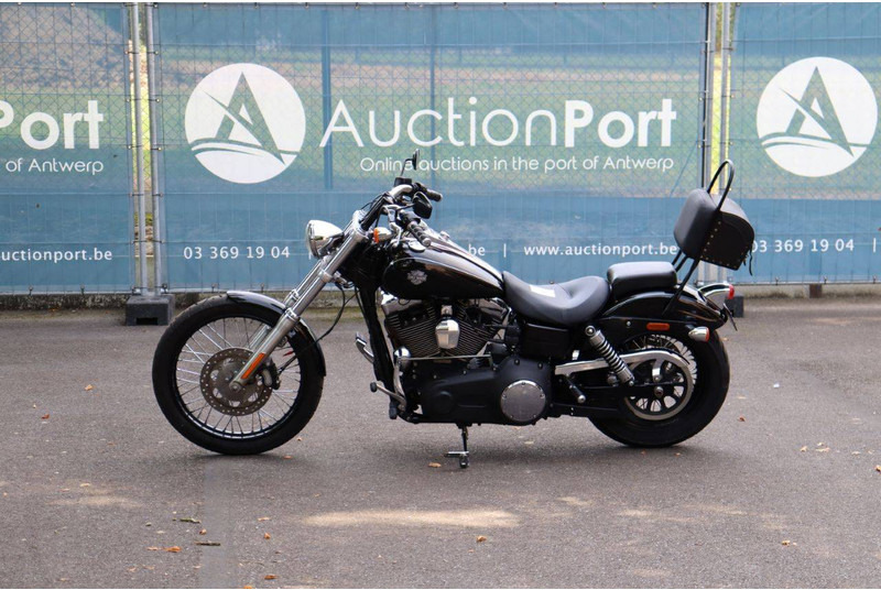 Harley-Davidson Dyna Wide Glide - Motocikl: slika 1 Harley-Davidson Dyna Wide Glide - Motocikl: slika 1