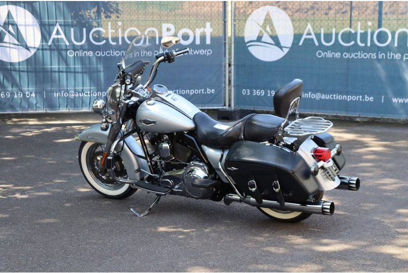 Harley-Davidson Road King Classic - Motocikl: slika 3 Harley-Davidson Road King Classic - Motocikl: slika 3