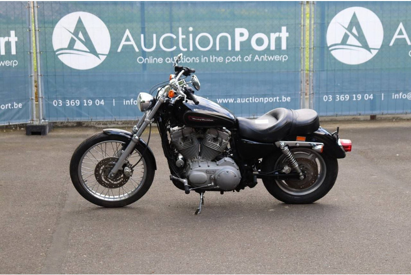 Harley-Davidson Sportster XL883 - Motocikl: slika 1 Harley-Davidson Sportster XL883 - Motocikl: slika 1