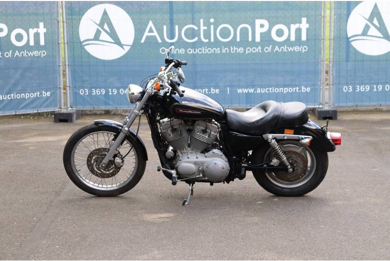 Harley-Davidson Sportster XL883 - Motocikl: slika 2 Harley-Davidson Sportster XL883 - Motocikl: slika 2