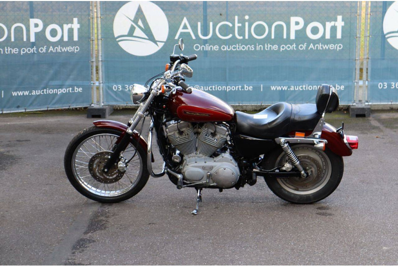 Harley-Davidson Sportster XL883 - Motocikl: slika 2 Harley-Davidson Sportster XL883 - Motocikl: slika 2