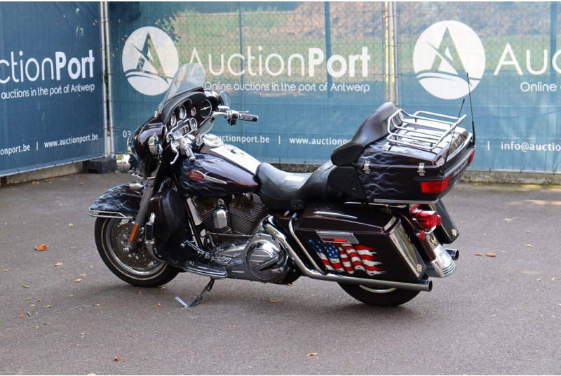 Harley-Davidson Ultra Classic CVO - Motocikl: slika 3 Harley-Davidson Ultra Classic CVO - Motocikl: slika 3