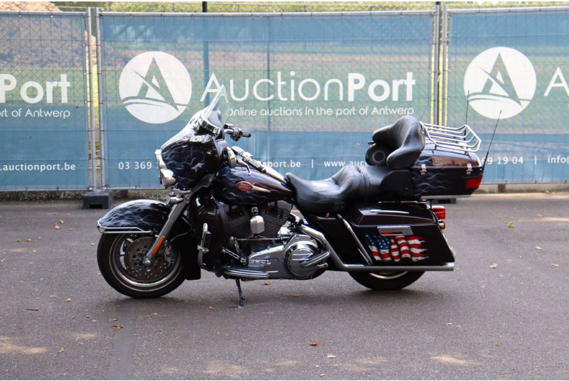 Harley-Davidson Ultra Classic CVO - Motocikl: slika 1 Harley-Davidson Ultra Classic CVO - Motocikl: slika 1