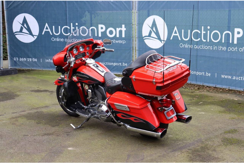 Harley-Davidson Ultra Classic CVO - Motocikl: slika 4 Harley-Davidson Ultra Classic CVO - Motocikl: slika 4