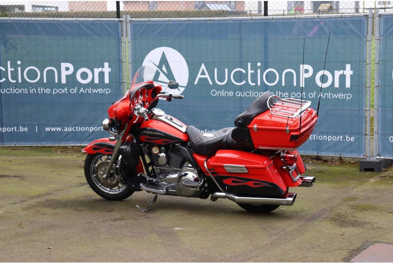 Harley-Davidson Ultra Glide CVO - Motocikl: slika 3 Harley-Davidson Ultra Glide CVO - Motocikl: slika 3