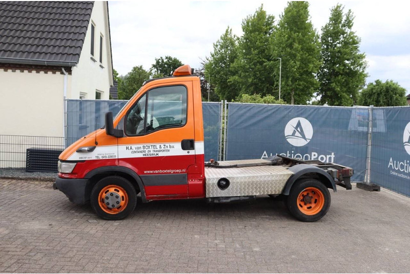 Iveco 35C17 - Kamion za prevoz kontejnera/ Kamion sa promenjivim sandukom: slika 2 Iveco 35C17 - Kamion za prevoz kontejnera/ Kamion sa promenjivim sandukom: slika 2