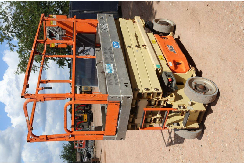 Lift u obliku makaza JLG 2630ES: slika 6