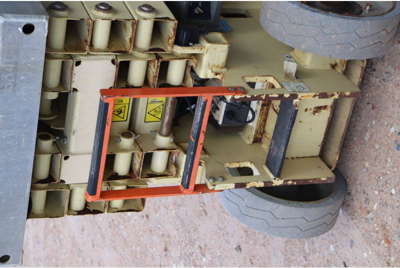 Lift u obliku makaza JLG 2630ES: slika 16