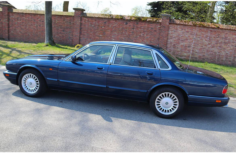 Jaguar XJ Sovereign 4.0 - Limuzina: slika 2 Jaguar XJ Sovereign 4.0 - Limuzina: slika 2