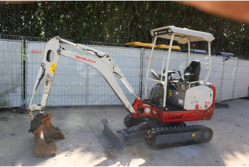 Takeuchi TB216 - Mini bager: slika 1 Takeuchi TB216 - Mini bager: slika 1