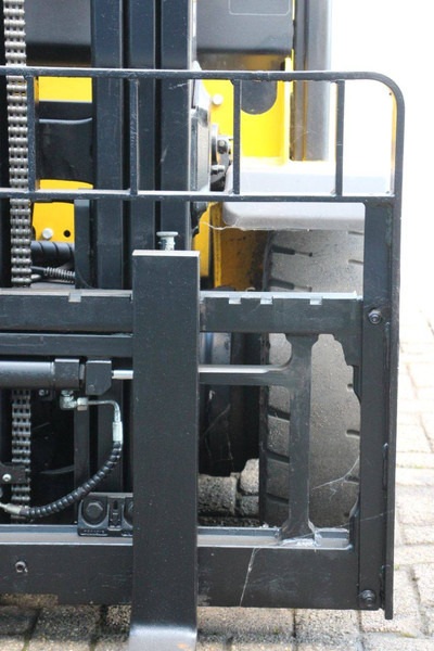 Dizel viljuškar Yale GDP35VX E2795: slika 11 Dizel viljuškar Yale GDP35VX E2795: slika 11