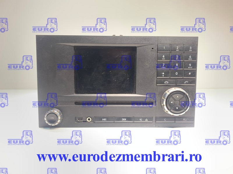 ELEMENT BORD UNITATE MULTIMEDIA MERCEDES ACTROS MP4 A0004467662, A0004466662, A0004465862 - Kabina i enterijer za Kamion: slika 1 ELEMENT BORD UNITATE MULTIMEDIA MERCEDES ACTROS MP4 A0004467662, A0004466662, A0004465862 - Kabina i enterijer za Kamion: slika 1