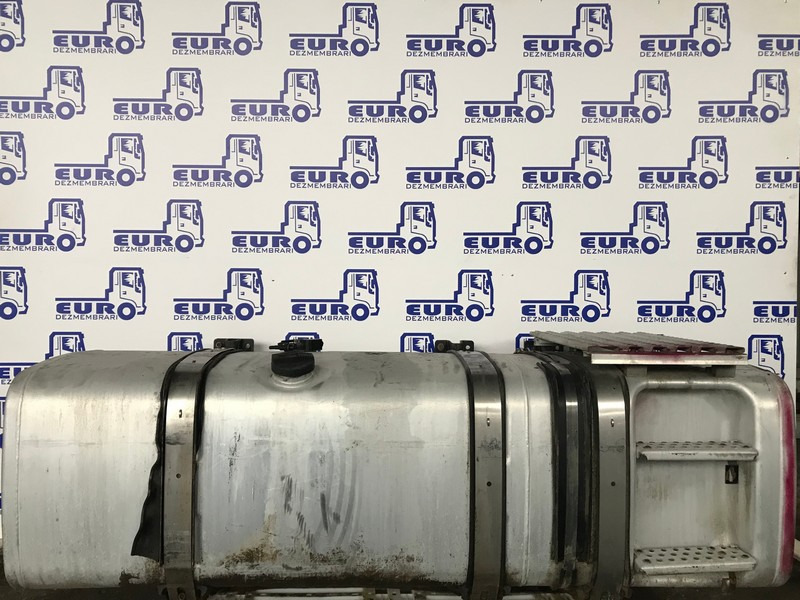 REZERVOR COMBUSTIBIL MAN L=215CM l=65CM H=65CM 81.12201.5650, 81.12201.5600, 81.12201.5572, 81.12201.5608, 81.12201.5670, 81.12201.5685 - Rezervoar za gorivo za Kamion: slika 1 REZERVOR COMBUSTIBIL MAN L=215CM l=65CM H=65CM 81.12201.5650, 81.12201.5600, 81.12201.5572, 81.12201.5608, 81.12201.5670, 81.12201.5685 - Rezervoar za gorivo za Kamion: slika 1