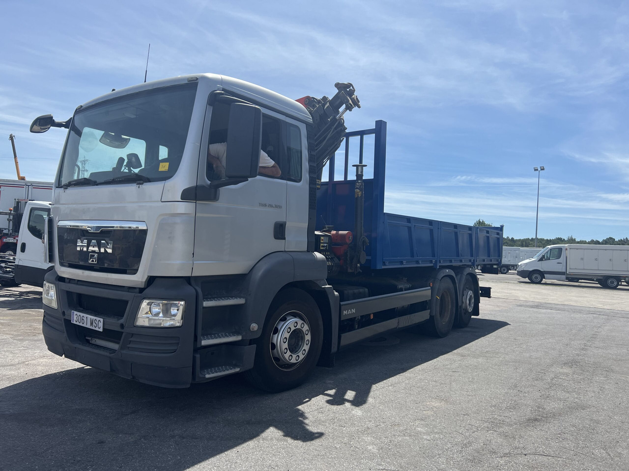 CAMION GRUA Y BASCULANTE MAN 26320 - Istovarivač, Kamion sa dizalicom: slika 2 CAMION GRUA Y BASCULANTE MAN 26320 - Istovarivač, Kamion sa dizalicom: slika 2