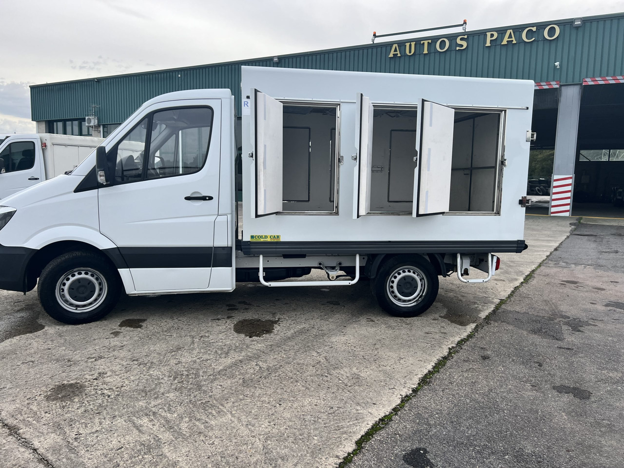 CAMION HELADERO 3.5T MERCEDES SPRINTER - Dostavno vozilo hladnjača: slika 3 CAMION HELADERO 3.5T MERCEDES SPRINTER - Dostavno vozilo hladnjača: slika 3