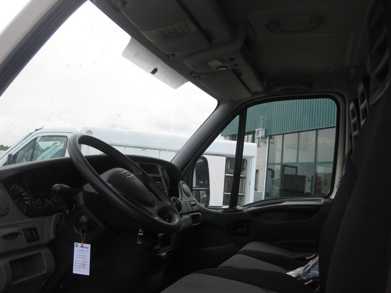 Dostavno vozilo sa zatvorenim sandukom IVECO 35C15 CAJA CERRADA: slika 7