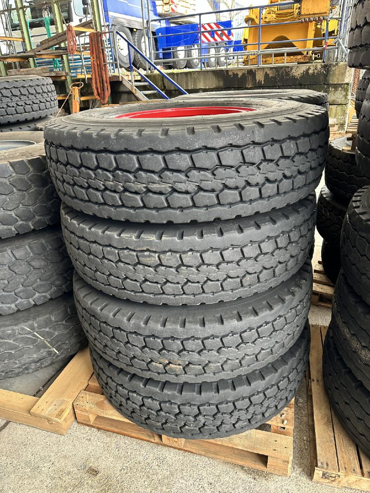 Liebherr Zubehör = Kompletträder 8 x Bridgestone VHS 385/95 R25 (14.00 R25) - Pokretni kran: slika 3 Liebherr Zubehör = Kompletträder 8 x Bridgestone VHS 385/95 R25 (14.00 R25) - Pokretni kran: slika 3