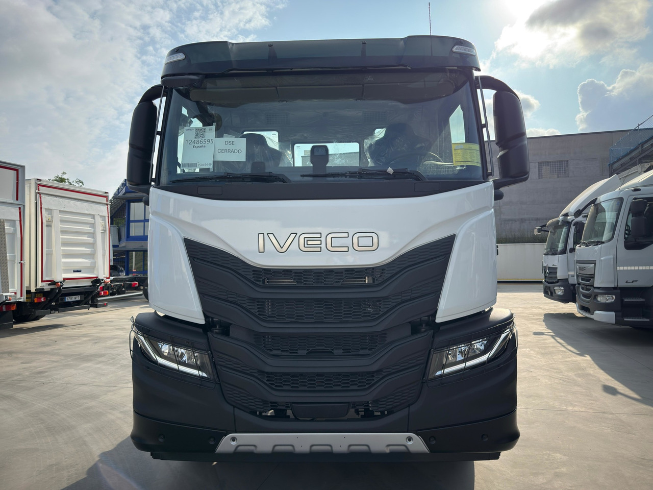IVECO AD280X40 YPS ON X-WAY E6 (Chassis) - Kamion sa golom šasijom i zatvorenom kabinom: slika 2 IVECO AD280X40 YPS ON X-WAY E6 (Chassis) - Kamion sa golom šasijom i zatvorenom kabinom: slika 2