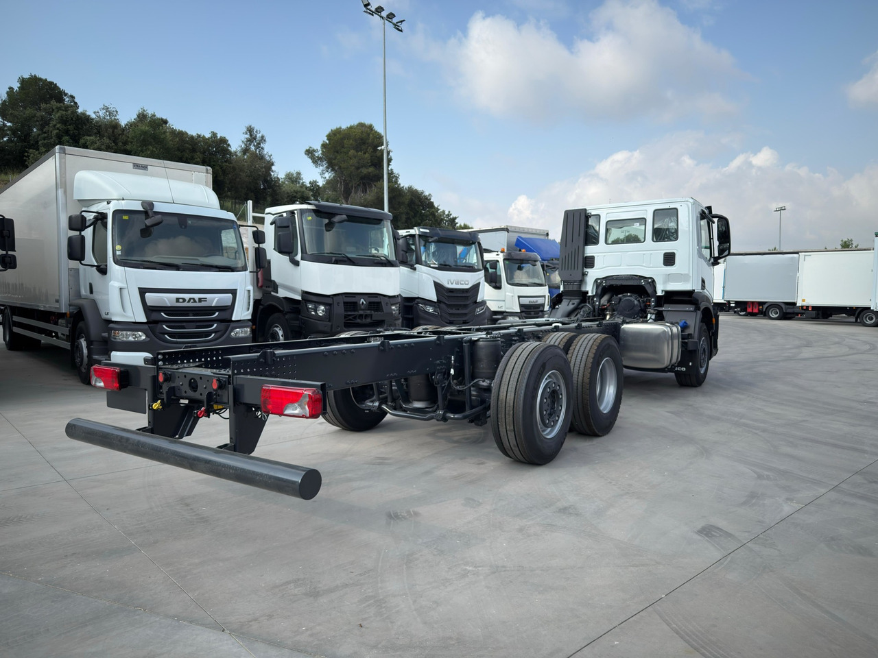 IVECO AD280X40 YPS ON X-WAY E6 (Chassis) - Kamion sa golom šasijom i zatvorenom kabinom: slika 4 IVECO AD280X40 YPS ON X-WAY E6 (Chassis) - Kamion sa golom šasijom i zatvorenom kabinom: slika 4