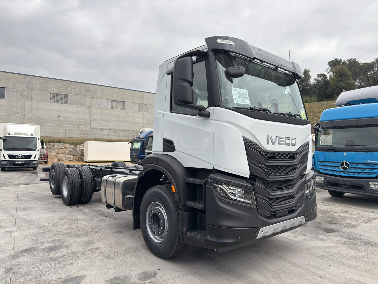 IVECO AD280X46 YPS ON X-Way E6 (Chassis) - Kamion sa golom šasijom i zatvorenom kabinom: slika 2 IVECO AD280X46 YPS ON X-Way E6 (Chassis) - Kamion sa golom šasijom i zatvorenom kabinom: slika 2