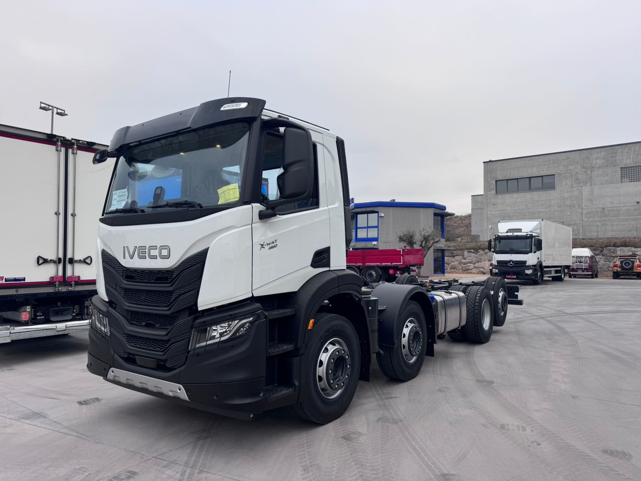 IVECO AD350X50 YPS ON X-Way E6 (Chassis) - Kamion sa golom šasijom i zatvorenom kabinom: slika 1 IVECO AD350X50 YPS ON X-Way E6 (Chassis) - Kamion sa golom šasijom i zatvorenom kabinom: slika 1
