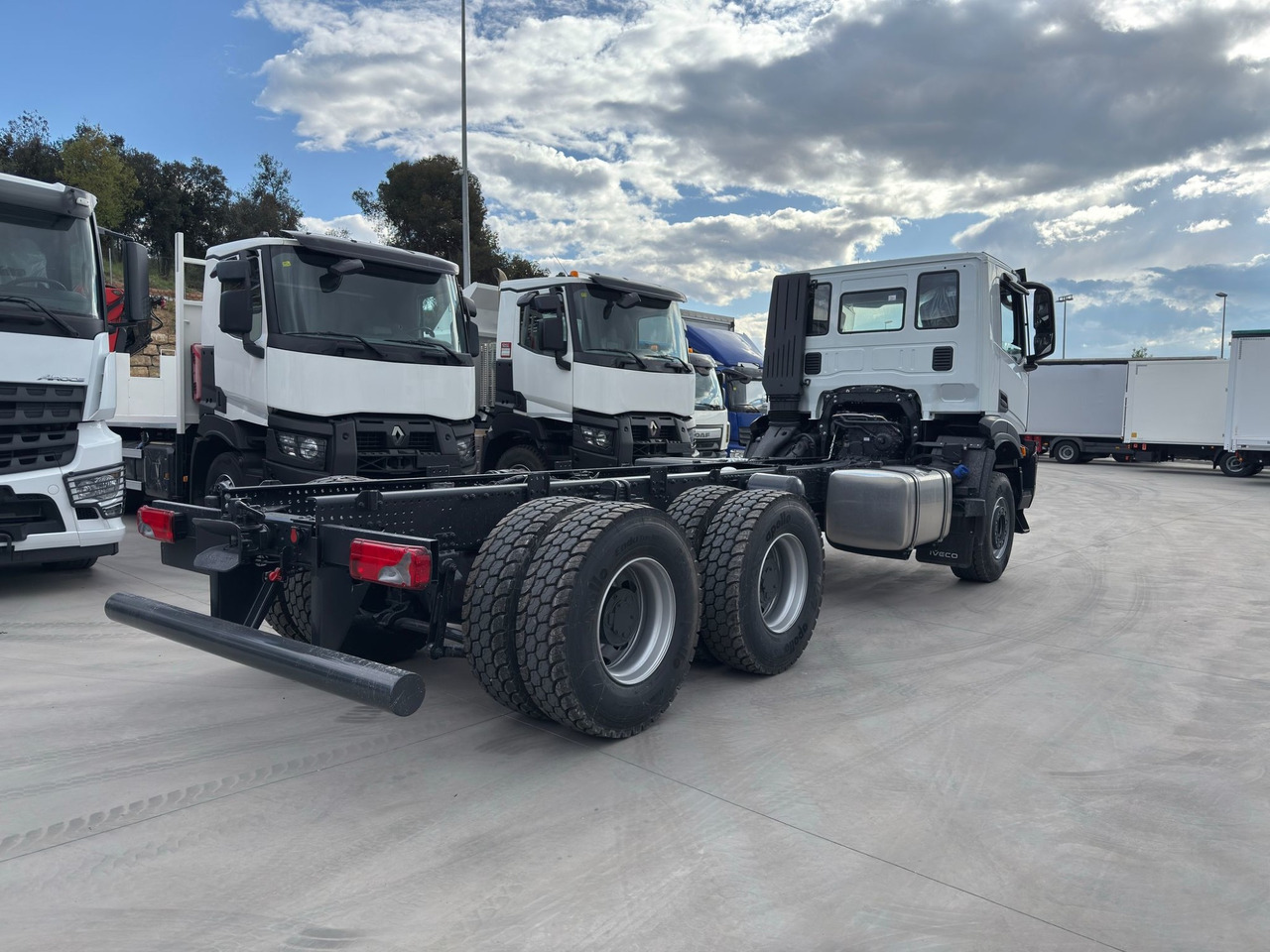 IVECO AD380T46 6x4 E6 (Chassis) - Kamion sa golom šasijom i zatvorenom kabinom: slika 4 IVECO AD380T46 6x4 E6 (Chassis) - Kamion sa golom šasijom i zatvorenom kabinom: slika 4