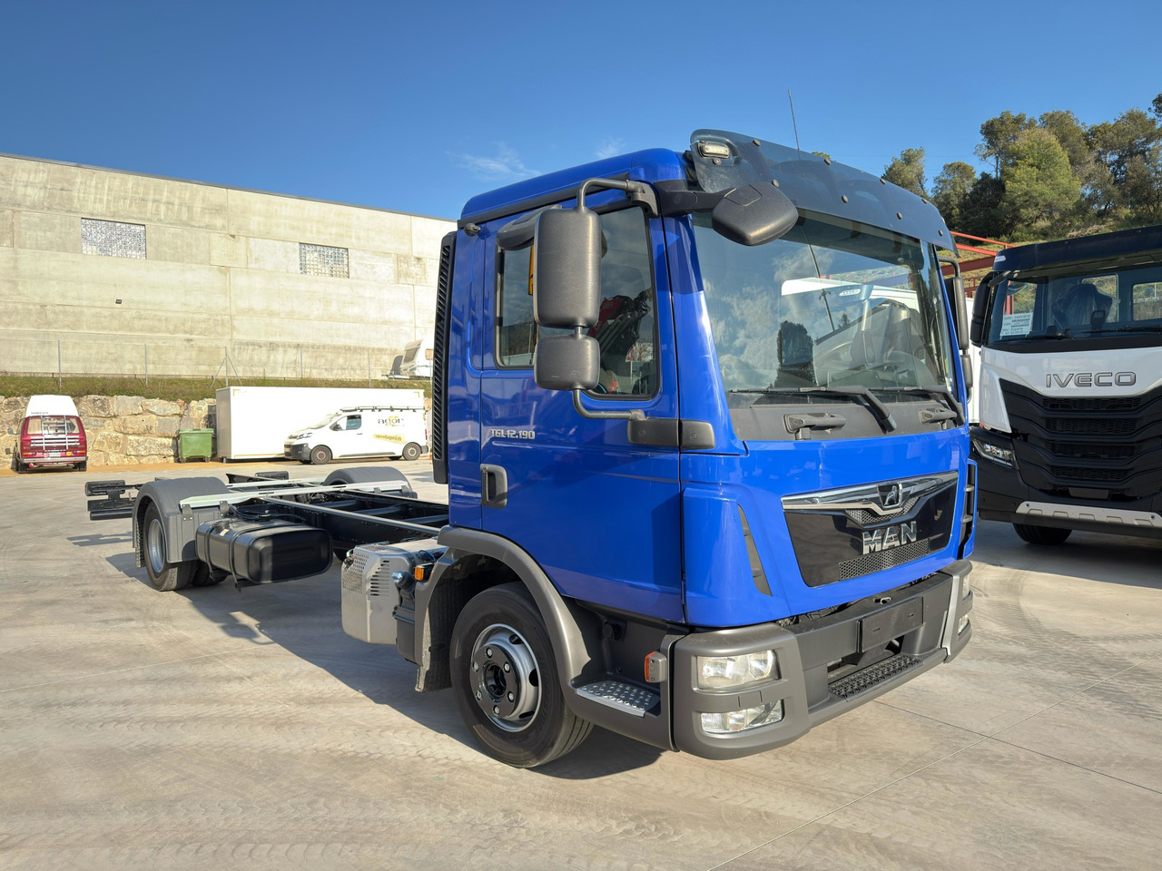 MAN 12.190 BL TGL E6 (Chassis) - Kamion sa golom šasijom i zatvorenom kabinom: slika 2 MAN 12.190 BL TGL E6 (Chassis) - Kamion sa golom šasijom i zatvorenom kabinom: slika 2