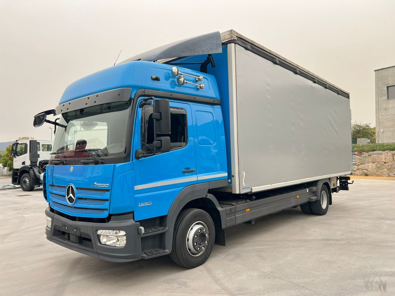 MERCEDES BENZ 13.30L Atego E6 (Tauliner) - Kamion sa ceradom: slika 1 MERCEDES BENZ 13.30L Atego E6 (Tauliner) - Kamion sa ceradom: slika 1