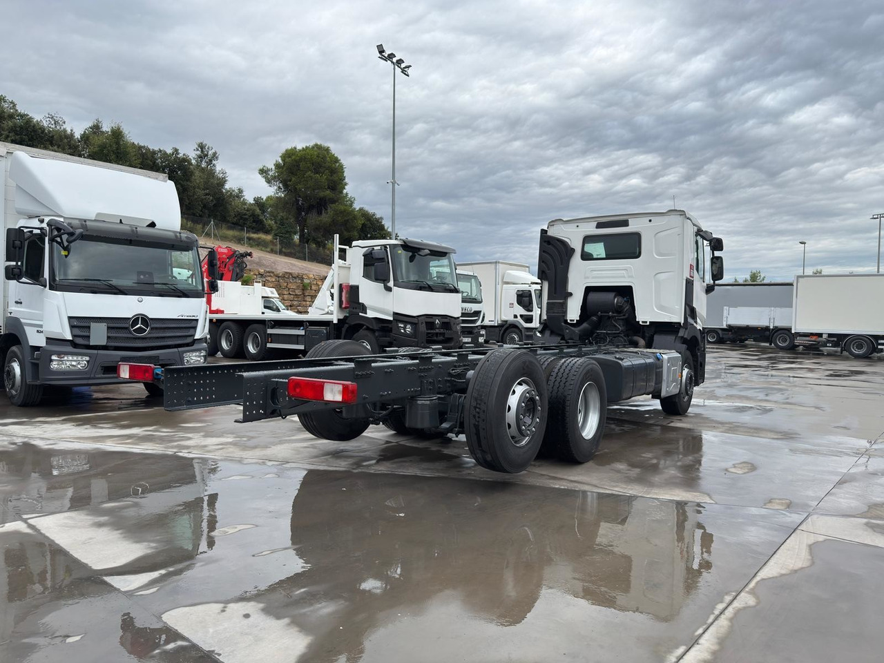 RENAULT C380.26 E6 (Chassis) - Kamion sa golom šasijom i zatvorenom kabinom: slika 2 RENAULT C380.26 E6 (Chassis) - Kamion sa golom šasijom i zatvorenom kabinom: slika 2