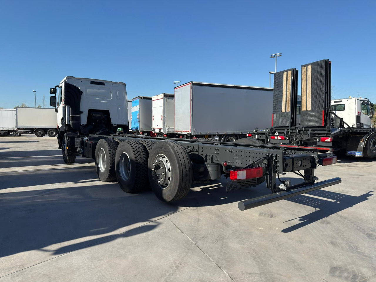 RENAULT C460 E6 (Chassis) - Kamion sa golom šasijom i zatvorenom kabinom: slika 4 RENAULT C460 E6 (Chassis) - Kamion sa golom šasijom i zatvorenom kabinom: slika 4