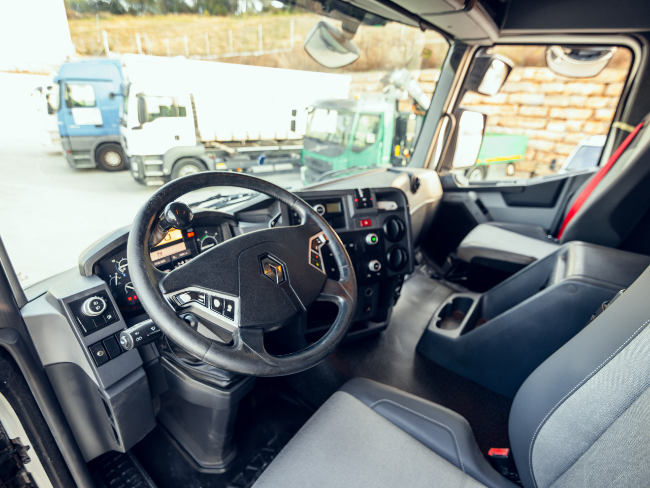 RENAULT C460 E6 (Chassis) - Kamion sa golom šasijom i zatvorenom kabinom: slika 5 RENAULT C460 E6 (Chassis) - Kamion sa golom šasijom i zatvorenom kabinom: slika 5