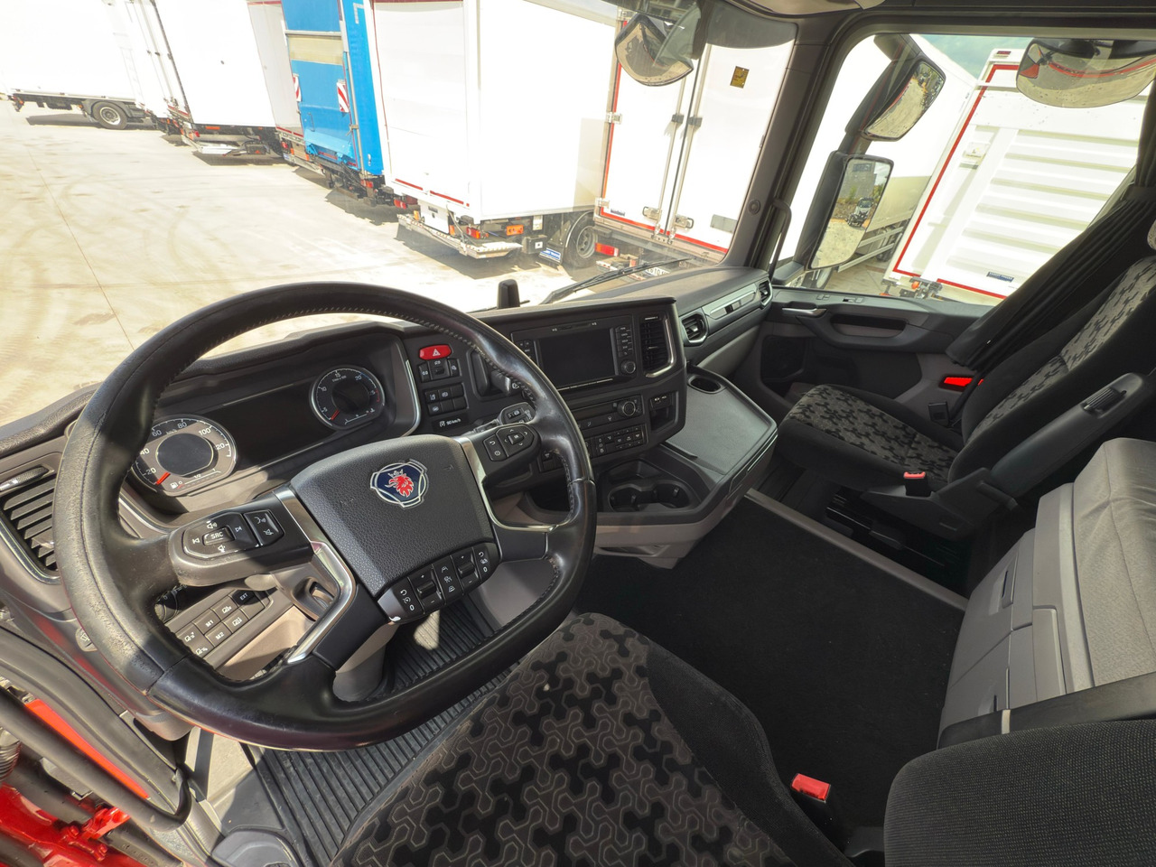 SCANIA R450 E6 (Chassis) - Kamion sa golom šasijom i zatvorenom kabinom: slika 5 SCANIA R450 E6 (Chassis) - Kamion sa golom šasijom i zatvorenom kabinom: slika 5