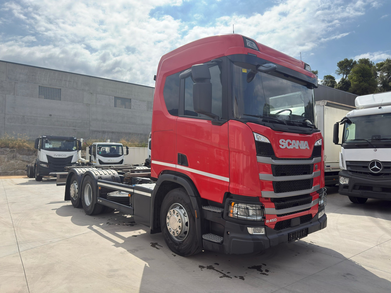 SCANIA R450 E6 (Chassis) - Kamion sa golom šasijom i zatvorenom kabinom: slika 2 SCANIA R450 E6 (Chassis) - Kamion sa golom šasijom i zatvorenom kabinom: slika 2