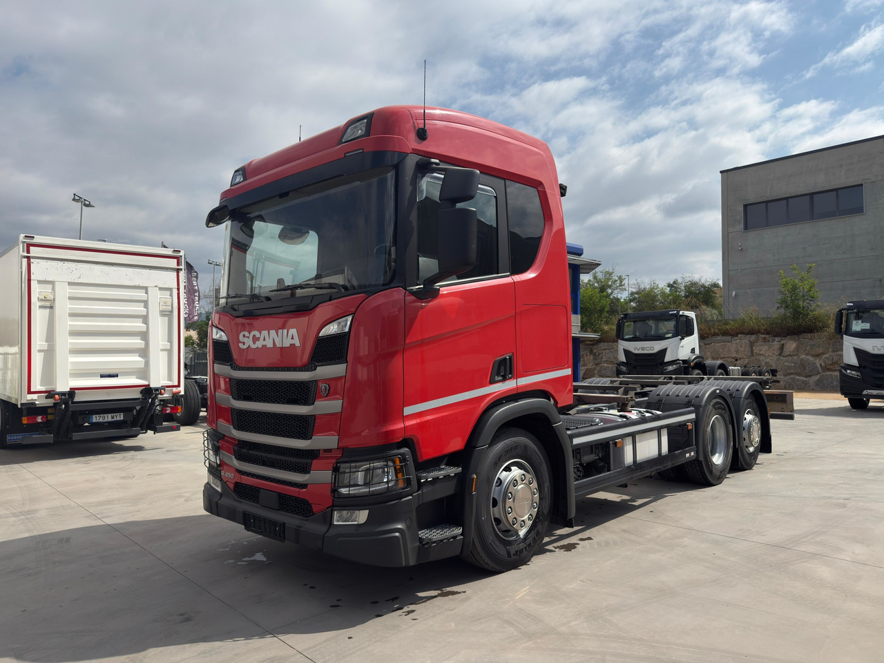 SCANIA R450 E6 (Chassis) - Kamion sa golom šasijom i zatvorenom kabinom: slika 1 SCANIA R450 E6 (Chassis) - Kamion sa golom šasijom i zatvorenom kabinom: slika 1