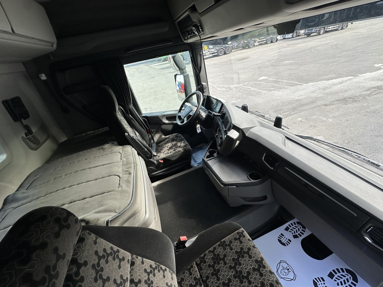 SCANIA R 450 B6x4HA - Kamion za prevoz kontejnera/ Kamion sa promenjivim sandukom: slika 2 SCANIA R 450 B6x4HA - Kamion za prevoz kontejnera/ Kamion sa promenjivim sandukom: slika 2
