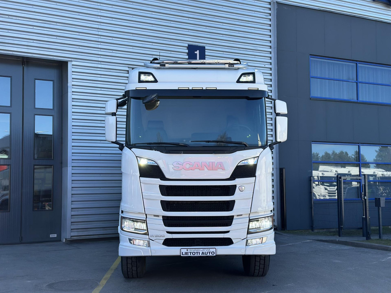 SCANIA R 500 B6x4HZ - Kamion sa golom šasijom i zatvorenom kabinom: slika 5 SCANIA R 500 B6x4HZ - Kamion sa golom šasijom i zatvorenom kabinom: slika 5